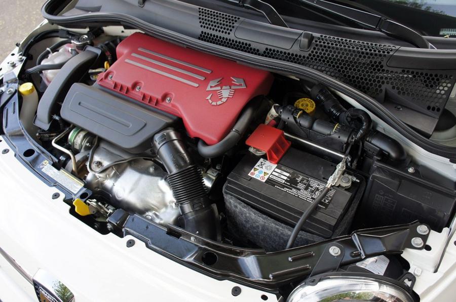  Fiat 500 Abarth 2012 года  (фото 30 из 121)
